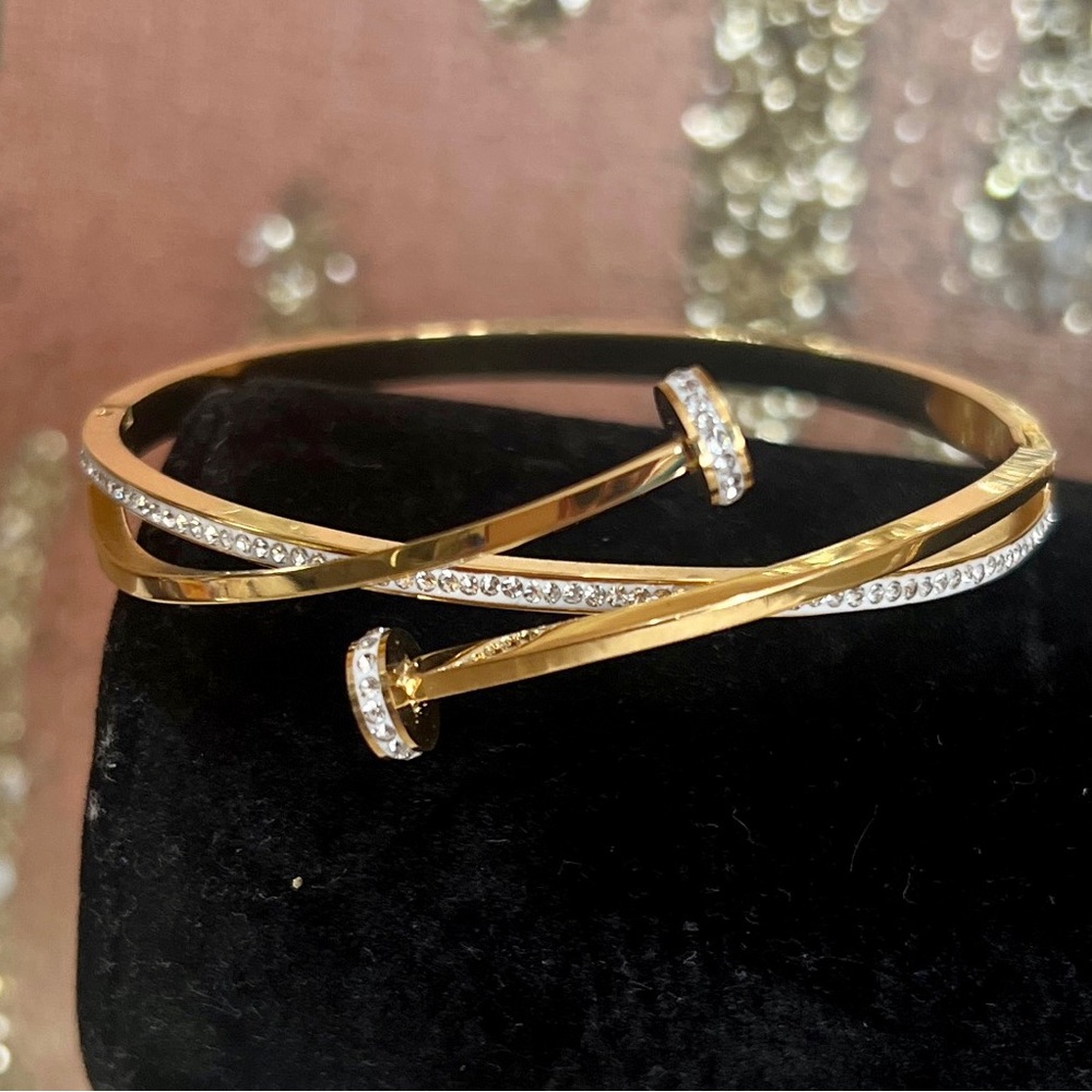 New! Gold with Rhinestone details
Cuff bangle